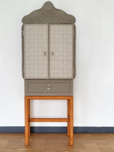 Det tapetserade skåpet