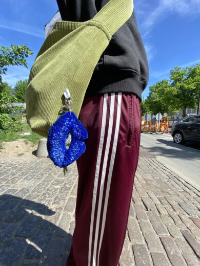 Bag charm blå